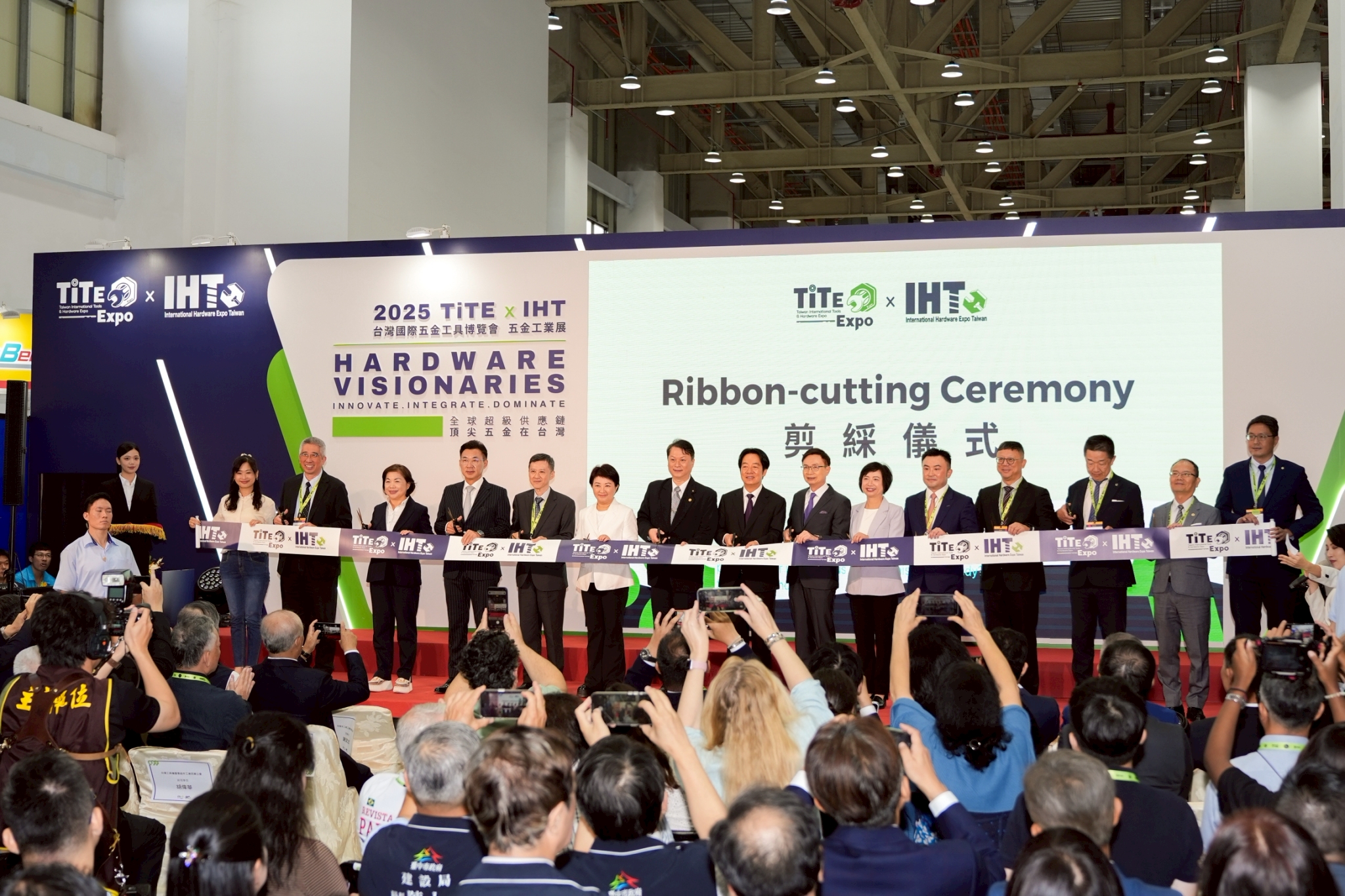 「臺中國際會展中心」啟動試營運 中部產業強心針還是短視政績工程？ | 索引新聞 INDEX News