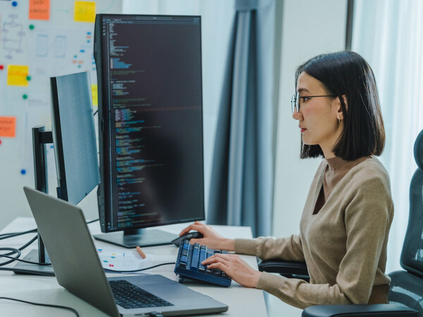 IBM 《2026 企業趨勢》 最新報告指出，企業員工轉為積極應用 AI 工具；過半數受訪者願意為了獲得更好的AI技能訓練而跳槽