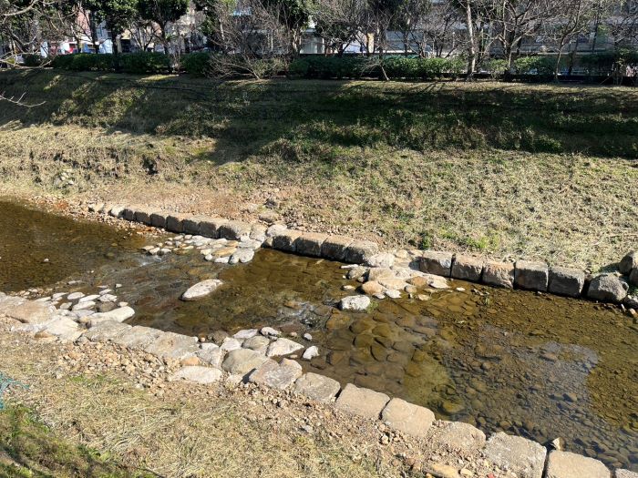 《圖說》康誥坑溪新建固床工完工後，提升河道穩定性並確保兩岸護岸安全。〈水利局提供〉