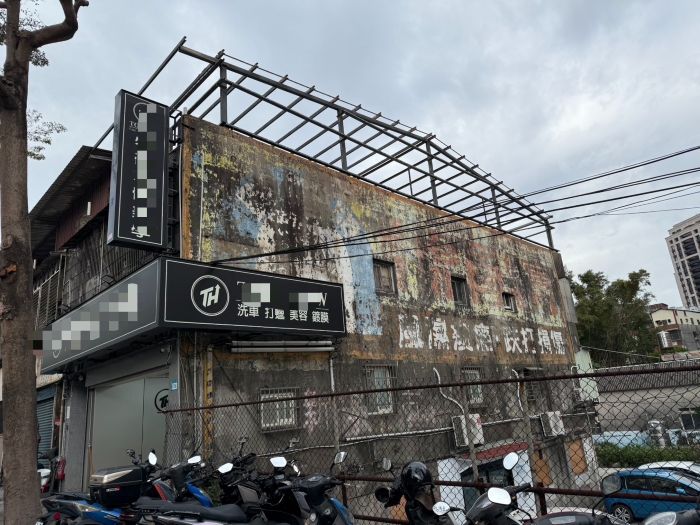 《圖說》拆除過程和平順利,圓滿完成。〈新莊分局提供〉