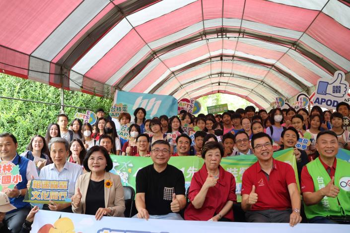 台積電慈善基金會下鄉推動科學教育  下崙國小與新竹實中展開城鄉交流學習
