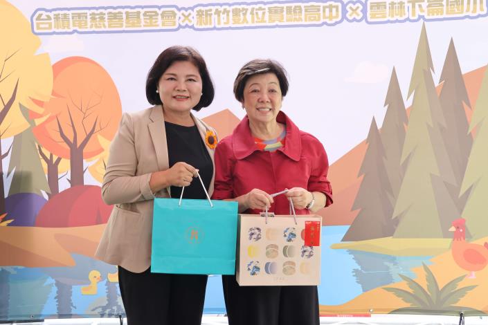 縣長張麗善感謝台積電慈善基金會董事長張淑芬 長期對雲林的支持與關懷 也希望未來持續合作