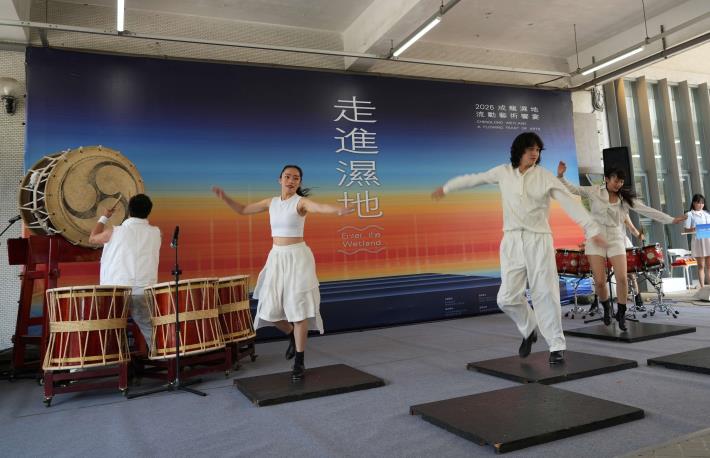 「舞工廠踢踏舞團」將結合踢踏舞節奏與濕地自然聲響，打造專屬於成龍濕地的環境劇場。