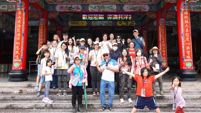 《圖說》十三行博物館日前舉辦「東北角漁村走讀－卯澳」活動，走訪卯澳信仰中心利洋宮。〈十三行提供〉
