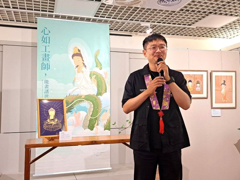 《圖說》張丁文受佛光山三重禪淨中心之邀，即日起在中心以「心如工畫師，能畫諸世間」為主題，舉辦「丁丁Q版佛畫藝術創作個展」。〈佛光山三重禪淨中心提供〉