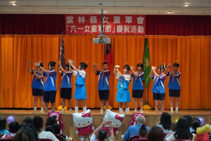 各校女童軍團精彩演出，展現活力。