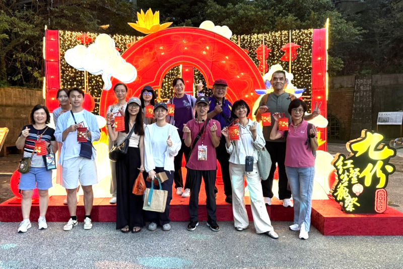 《圖說》請民眾把握暑假最後時光,走訪九份欣賞夜間燈飾,感受山城夏夜的獨特魅力。〈觀旅局提供〉